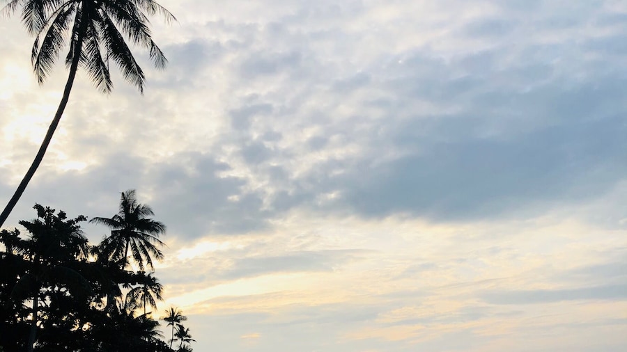 #LifeatExpedia as a sunset chaser, I wouldn’t wanna miss the best sunset even in rainy days #KoSamui #Thailand #beach #sunset #silhouette