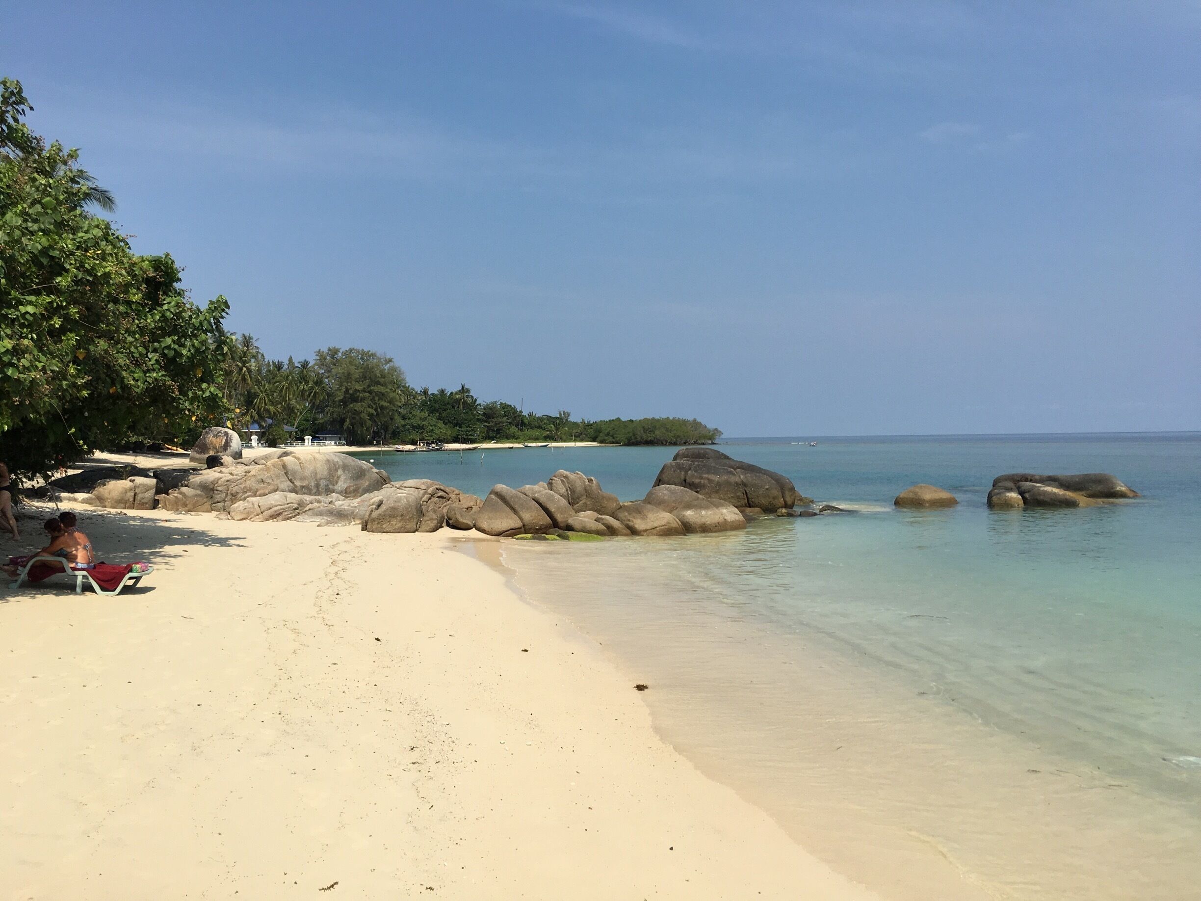 Almost empty, beautiful place with sallow waters, great for relaxing #beachbound#kohsamui#thailand