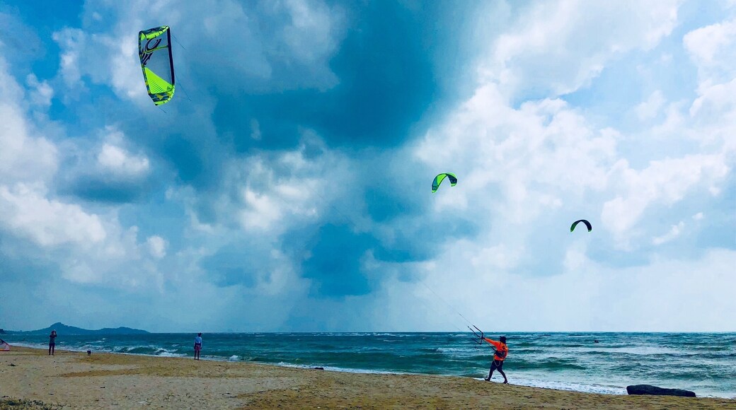 “Higher!!”
This photograph was clicked at Koh Samui beach, Thailand.
High winds and drizzle made the weather extremly favourable for Kite flying.
#LifeAtExpedia