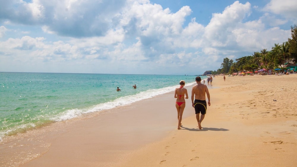A common misconception about #ExpatLife is that it’s basically one long #holiday - lazing on a #beach, like here at #Lamai on Koh Samui, #Thailand 🇹🇭. It isn’t. #LifeAtExpedia