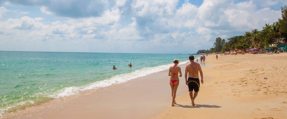 A common misconception about #ExpatLife is that it’s basically one long #holiday - lazing on a #beach, like here at #Lamai on Koh Samui, #Thailand 🇹🇭. It isn’t. #LifeAtExpedia