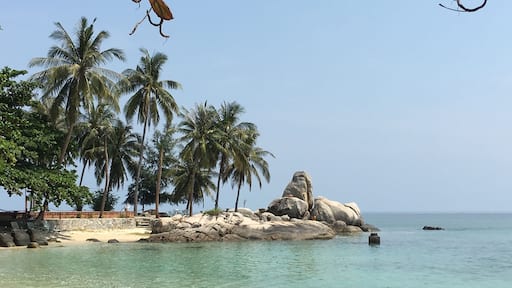 Almost empty, beautiful place with sallow waters, great for relaxing #beachbound #kohsamui#thailand