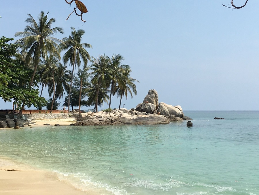 Almost empty, beautiful place with sallow waters, great for relaxing #beachbound #kohsamui#thailand