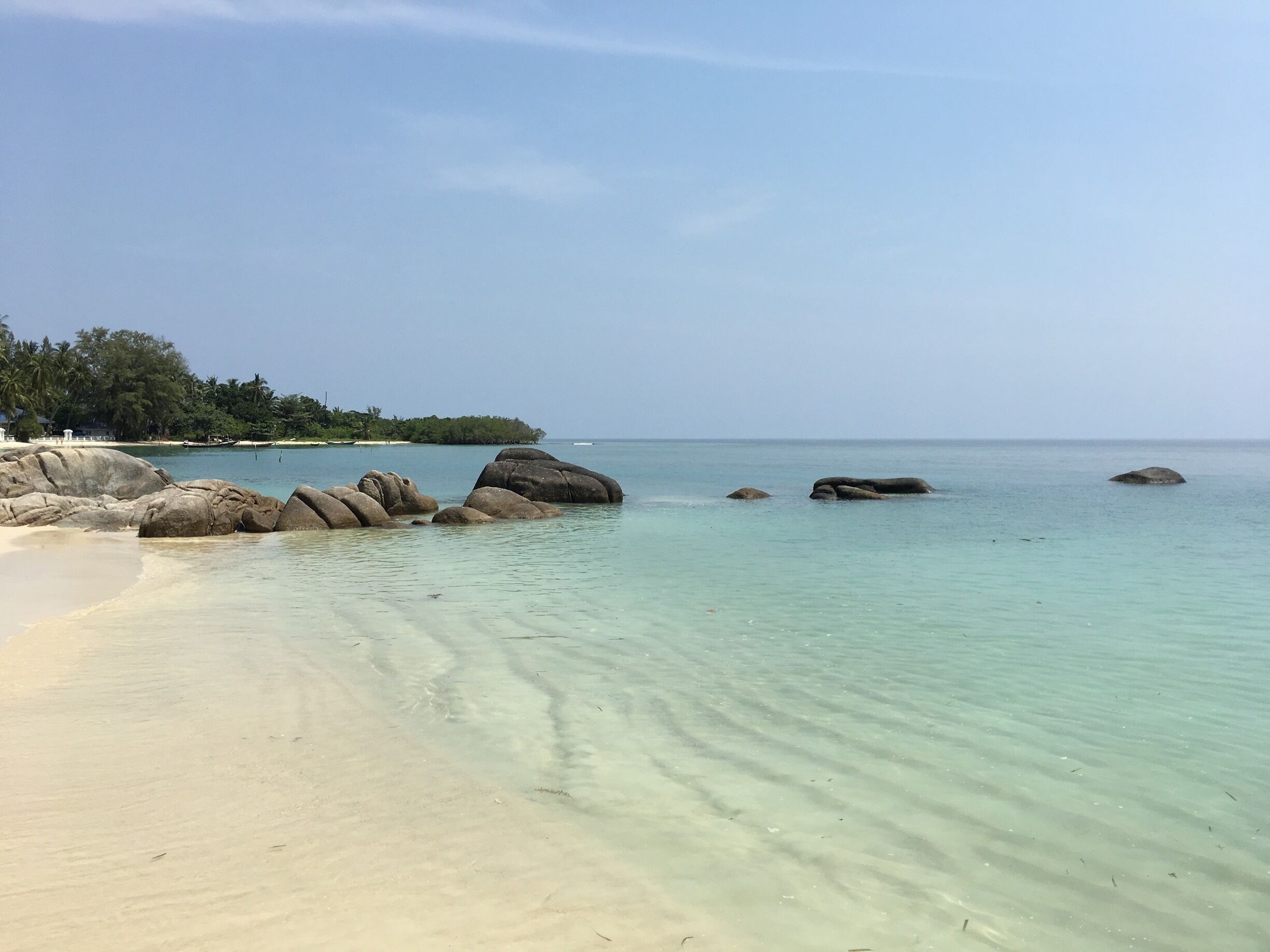 Almost empty, beautiful place with sallow waters, great for relaxing #beachbound#kohsamui#thailand
