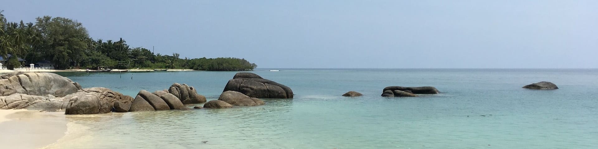 Almost empty, beautiful place with sallow waters, great for relaxing #beachbound#kohsamui#thailand