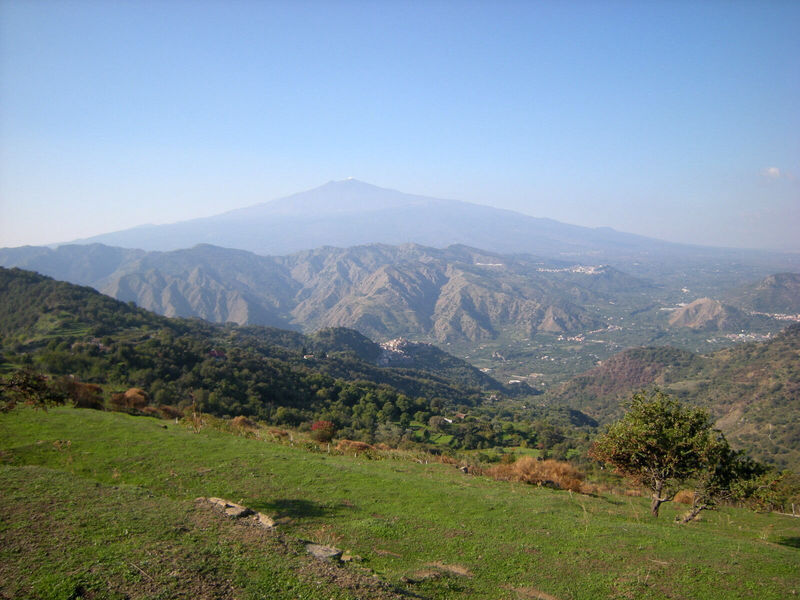Subida para a "Montagna Grande", Motta Camastra, Messina, Sicilia.