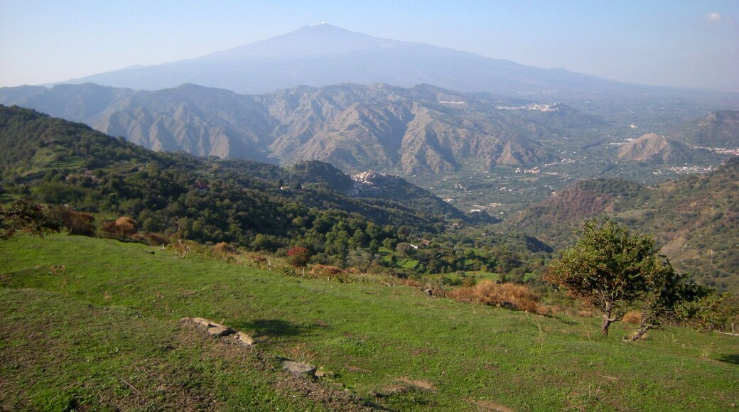 Subida para a "Montagna Grande", Motta Camastra, Messina, Sicilia.
