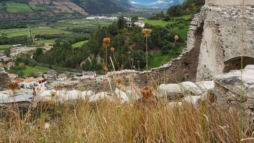 Die Burgruine Lichtenberg ist eine verfallene Höhenburg in der Fraktion Lichtenberg von Prad am Stilfserjoch (Südtirol). This media shows the cultural heritage monument with the number 16515 in South Tyrol.
