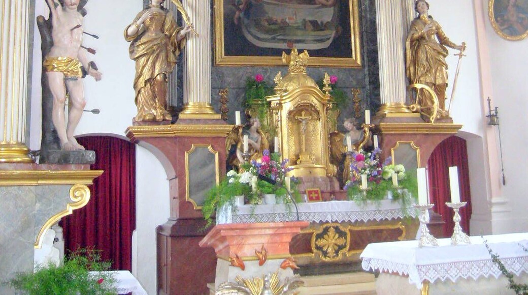 Schräge Aufnahme auf den Josefsaltar der Pfarrkirche Allershausen, Landkreis Freising, Bayern