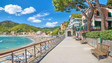 G4FEE1 Promenade on the Levanto Beach, Riviera de Levanto, Liguria, Italy