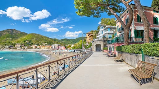 G4FEE1 Promenade on the Levanto Beach, Riviera de Levanto, Liguria, Italy