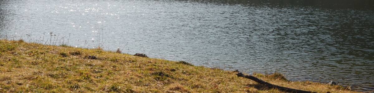 Dieser Stausee wird in der Region und auf Wanderkarten auch als Silbersee bezeichnet