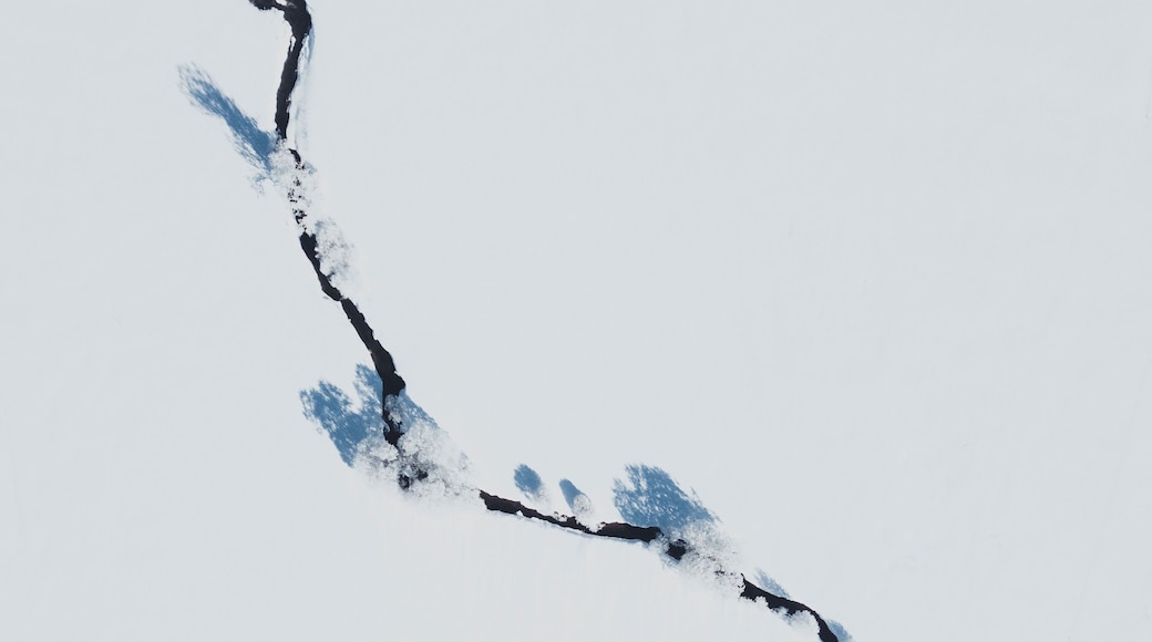 Playing with shapes from the sky with my Mavic Pro
Make sure you follow me on: https://www.instagram.com/alexcelaire/