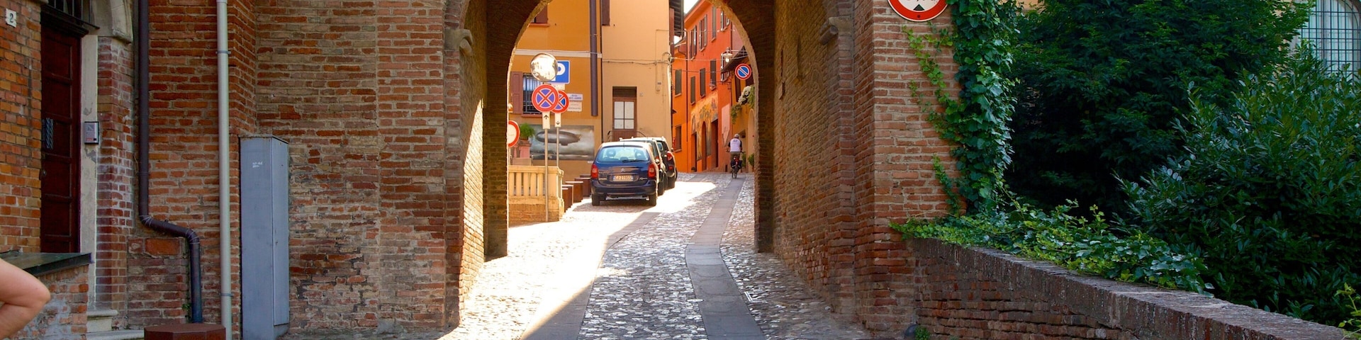 Dozza montrant patrimoine architectural