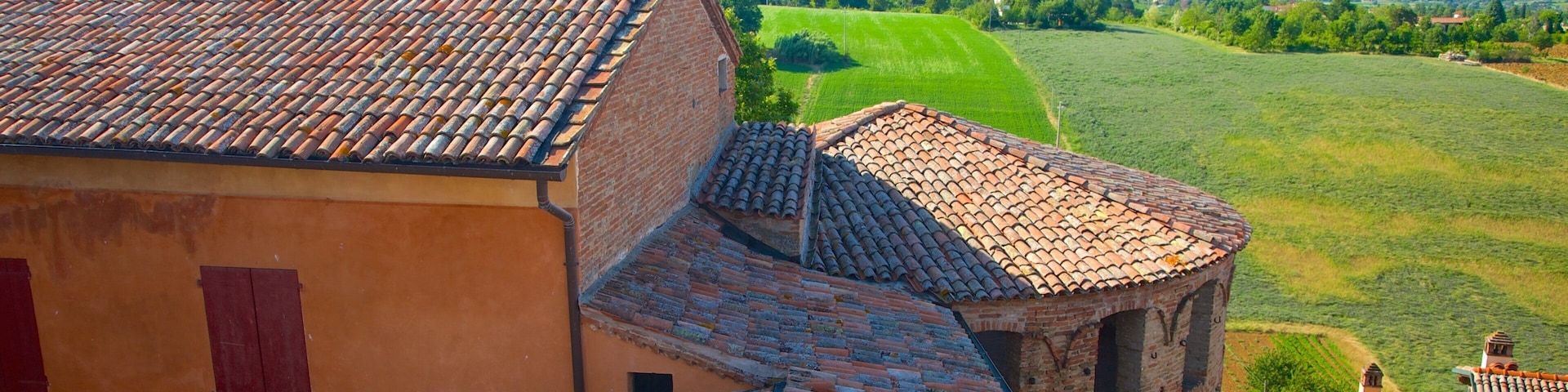 Dozza mostrando una casa y granja