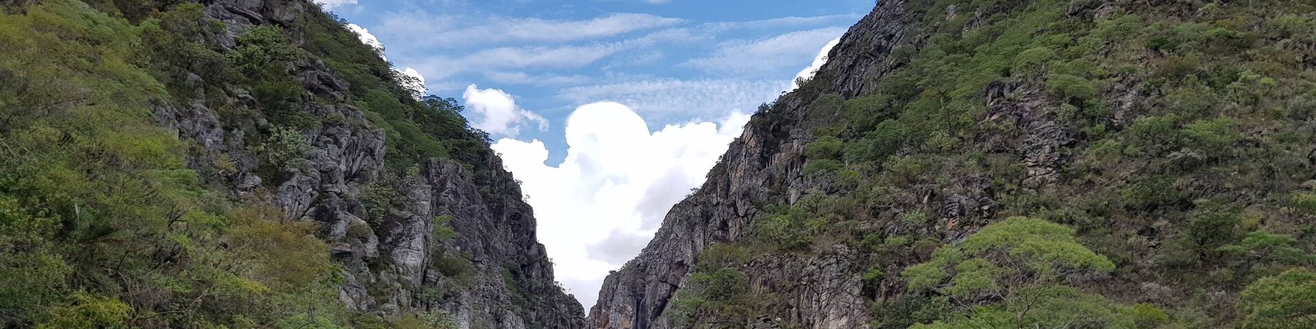 Hiking through Bandeirinhas Canyon at the Serra do Cipo Nacional Park - Jaboticatubas, state of Minas Gerais, Brazil.