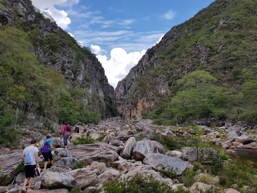 Hiking through Bandeirinhas Canyon at the Serra do Cipo Nacional Park - Jaboticatubas, state of Minas Gerais, Brazil.