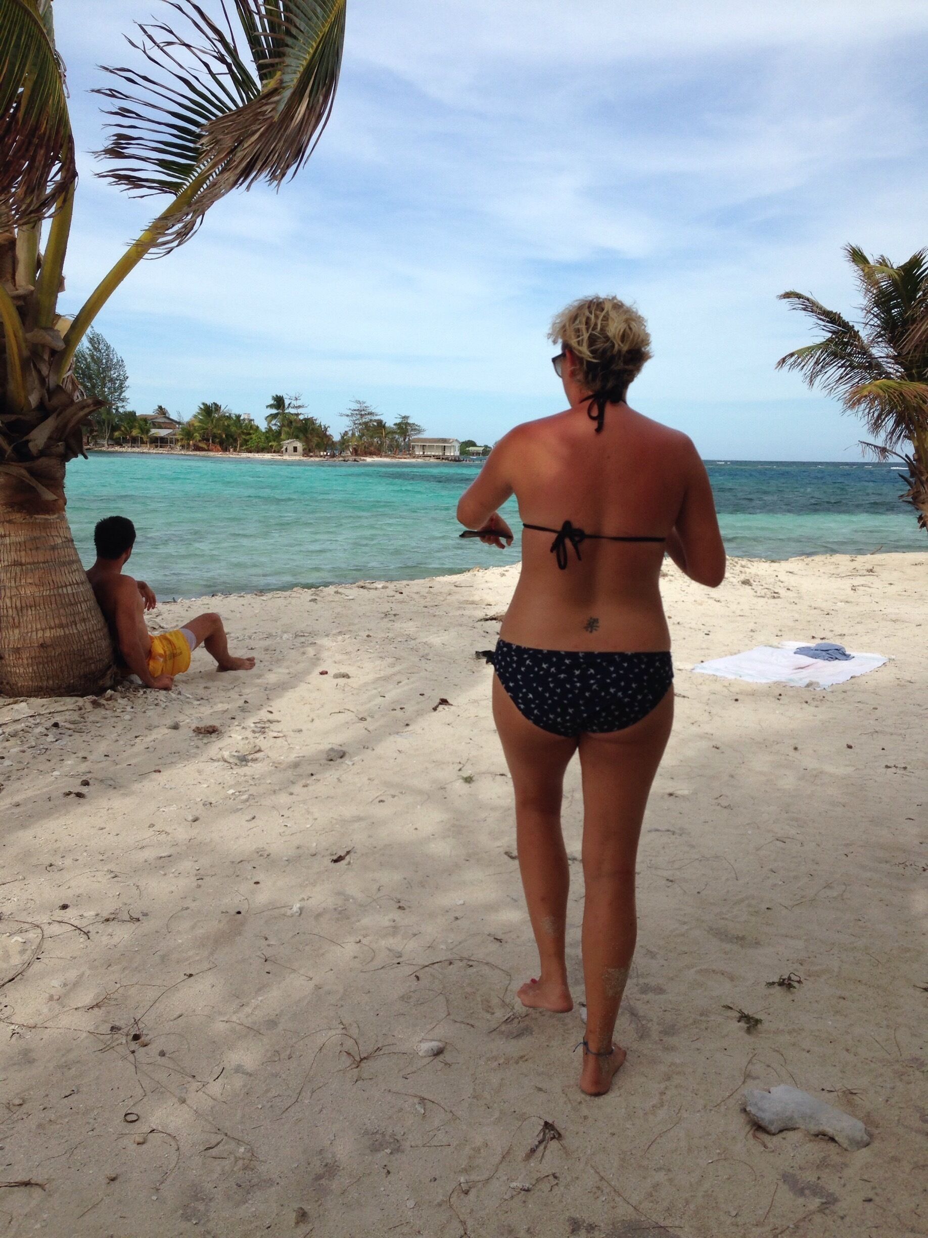 Less than a mile long with stomach high water and coral reefs all around it. You can walk out in the water forever in the white sand bottoms. Tree hammocks and total isolation. Worth paying a local $20 to take you out there to hang for a while! Bring snacks and drinks. There's nothing on the island. This is off of Utila Island in Honduras!