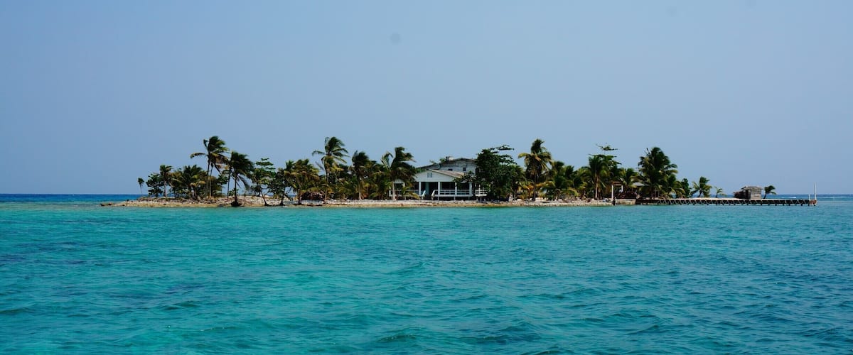 On the way to Water Cay we passed by gorgeous little private islands with only one house on it. Don't you just want to go stay here for a few days?