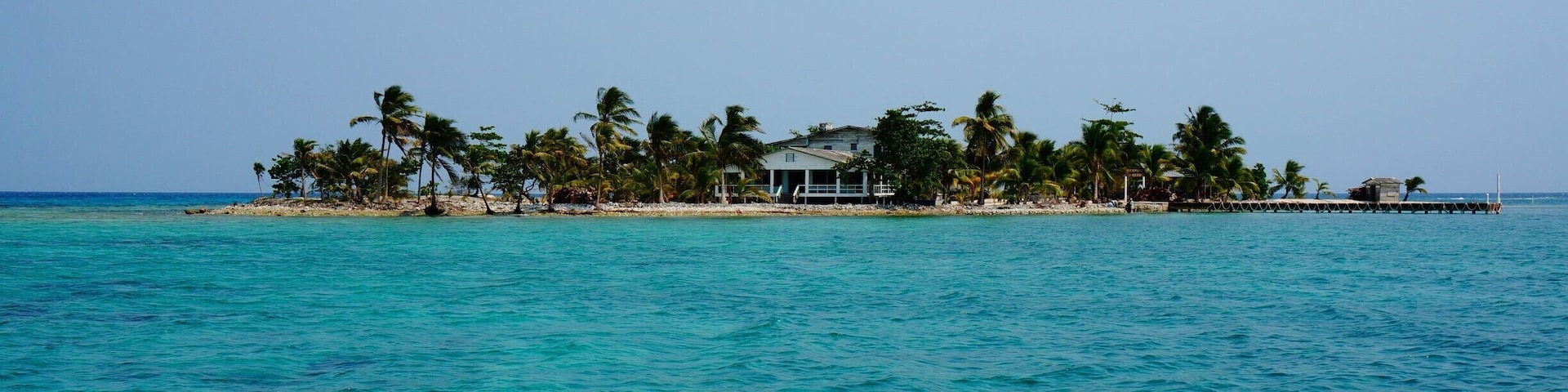 On the way to Water Cay we passed by gorgeous little private islands with only one house on it. Don't you just want to go stay here for a few days?