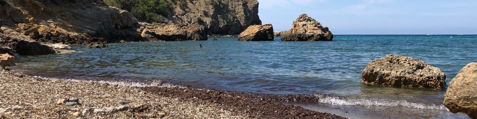 Even on a lovely Sunday the beach wasn’t too packed, though clearly it’s popular. Lovely views