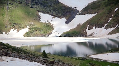 El Serrat featuring a lake or waterhole