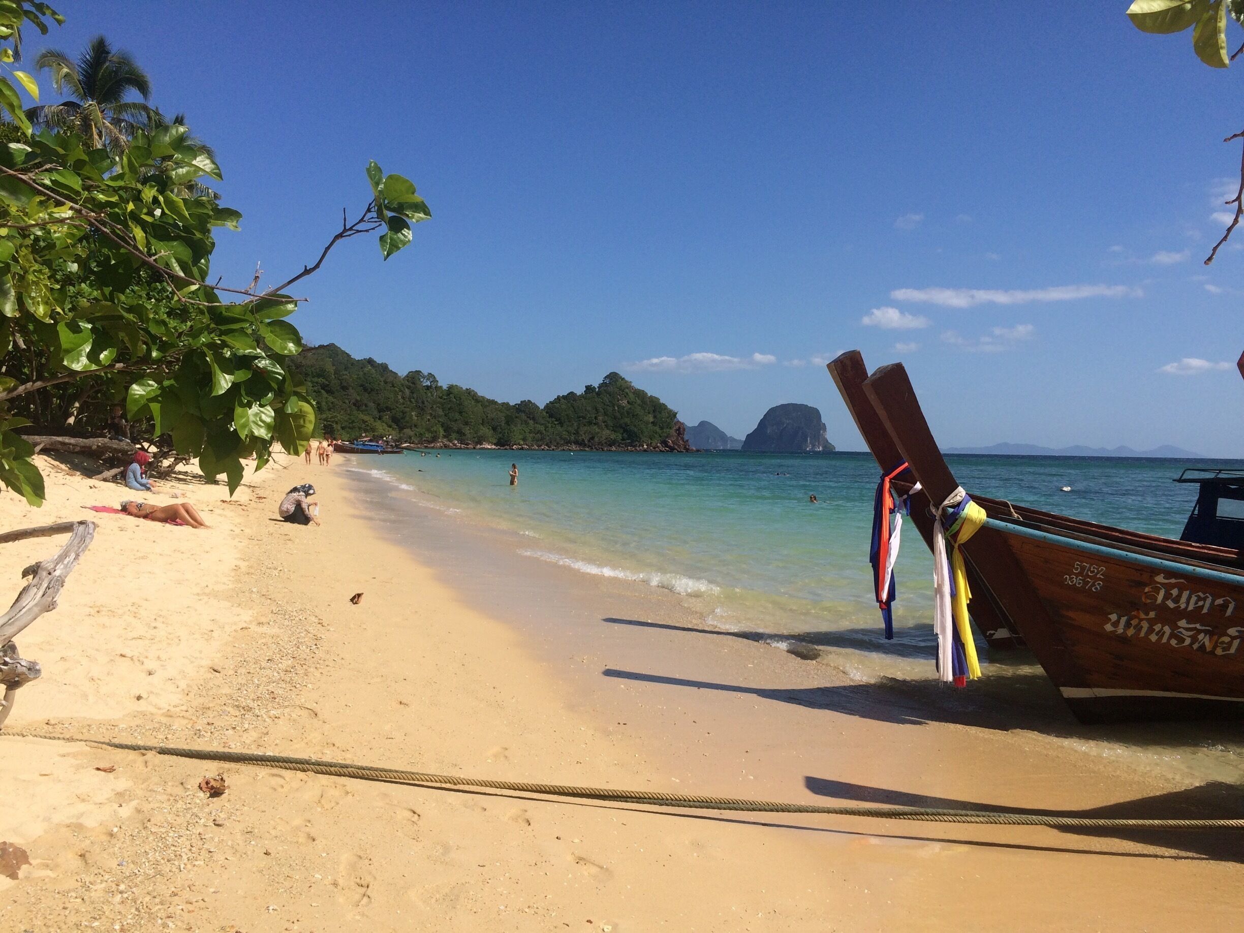 Thailand's beaches are some of the nicest in Southeast Asia 👌

#Thailand
#beaches 
#travel 
#trangislands