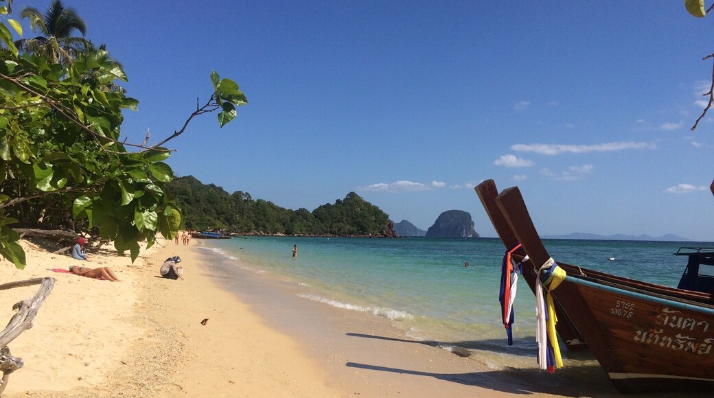 Thailand's beaches are some of the nicest in Southeast Asia đ
#Thailand
#beaches
#travel
#trangislands