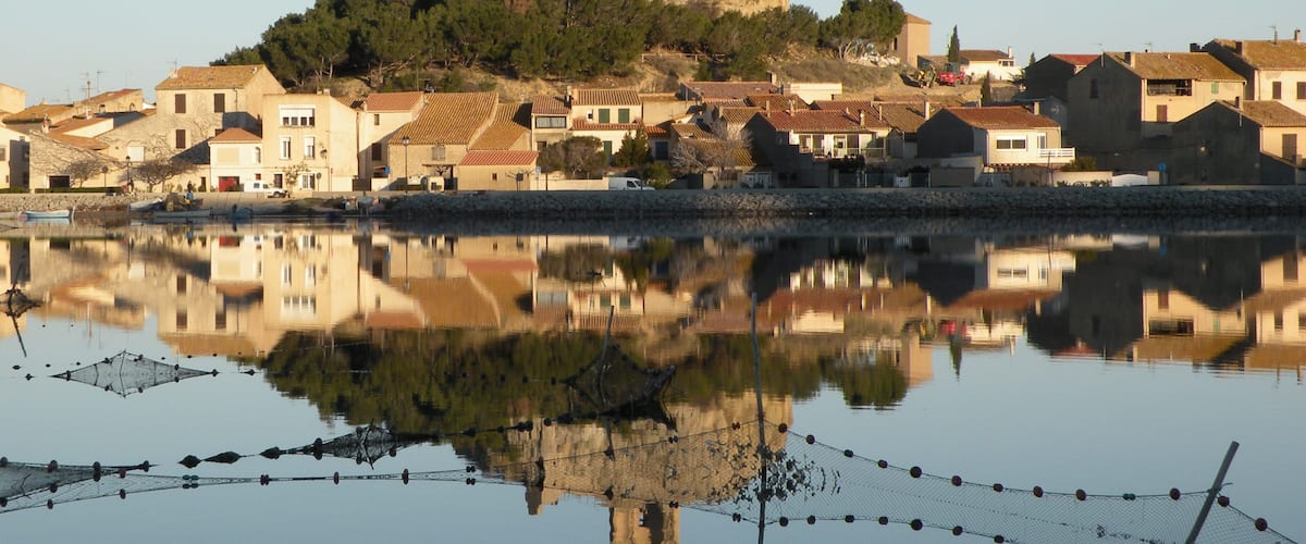 Tour Barberousse, à Gruissan un jour de grand soleil