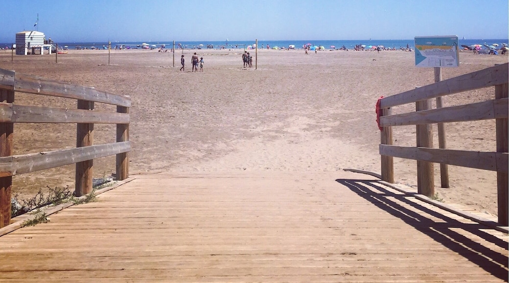 Looking for beautiful mediterranean beaches, amazing wine, succulent food and all around art de vivre as the french would say- head to Gruissan in the Aude department of France's Occitania region