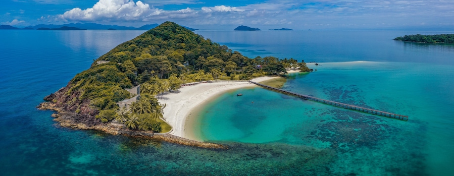 Beautiful tropical island koh Kham, white sand beach with volcanic rocks, near koh Mak, Trat, Thailand