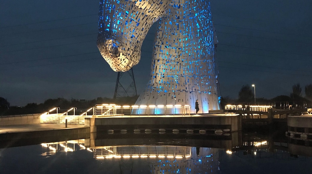 The magnificent Kelpies, between Falkirk and Grangemouth. Built on brownfield land, beside the Forth & Clyde canal. Thirty metres (100 ft) tall, these magnificent sculptures are based on the ancient mythical Kelpies/water horse. Very popular spot with locals and tourists, it’s in the Helix park - well worth a trip. Halfway between Edinburgh and Glasgow, I think they’re my favourite spot in my home town. #Lifeatexpediagroup