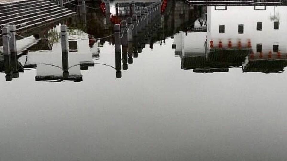 Foshan is about 30 mins away from Guangzhou by car or train. There are regular trains from Guangzhou station to the city of Foshan (much fewer from Guangzhou East station where the trains from HK stop at).
Foshan is known to be the ancestral home of Bruce Lee and also famous for its ceramics and wooden furniture. The city of Foshan is about an hour drive from Shunde. Getting over to Foshan is a lot more convenient if one travels north by ferry to Shunde and then drive to Foshan.
Alternatively, one can travel the way we did by train from HK to Guangzhou and then take the train or subway to Foshan. It took a lot longer by subway though as there are many stops along the way linking Guangzhou subway stations to Foshan subway stations.
#architecture