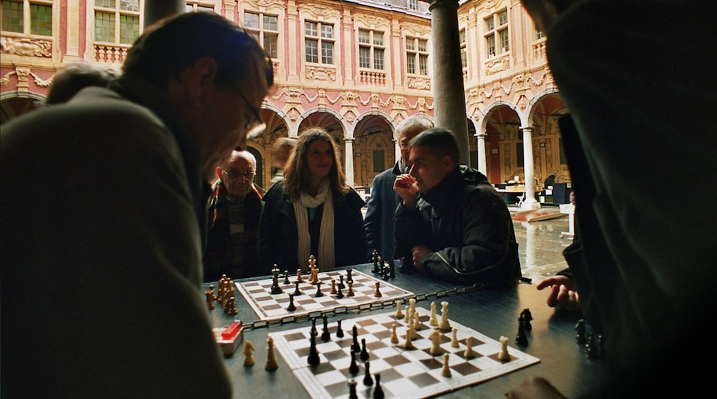 Lille as well as a large group of people