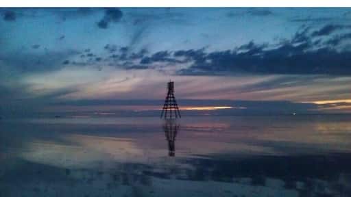 Very nice sand flat between the 2 beautiful islands Schiermonnikoog and Ameland. Only possibility to arrive is by boat and low to mid tide. Most beautiful with glassy weather