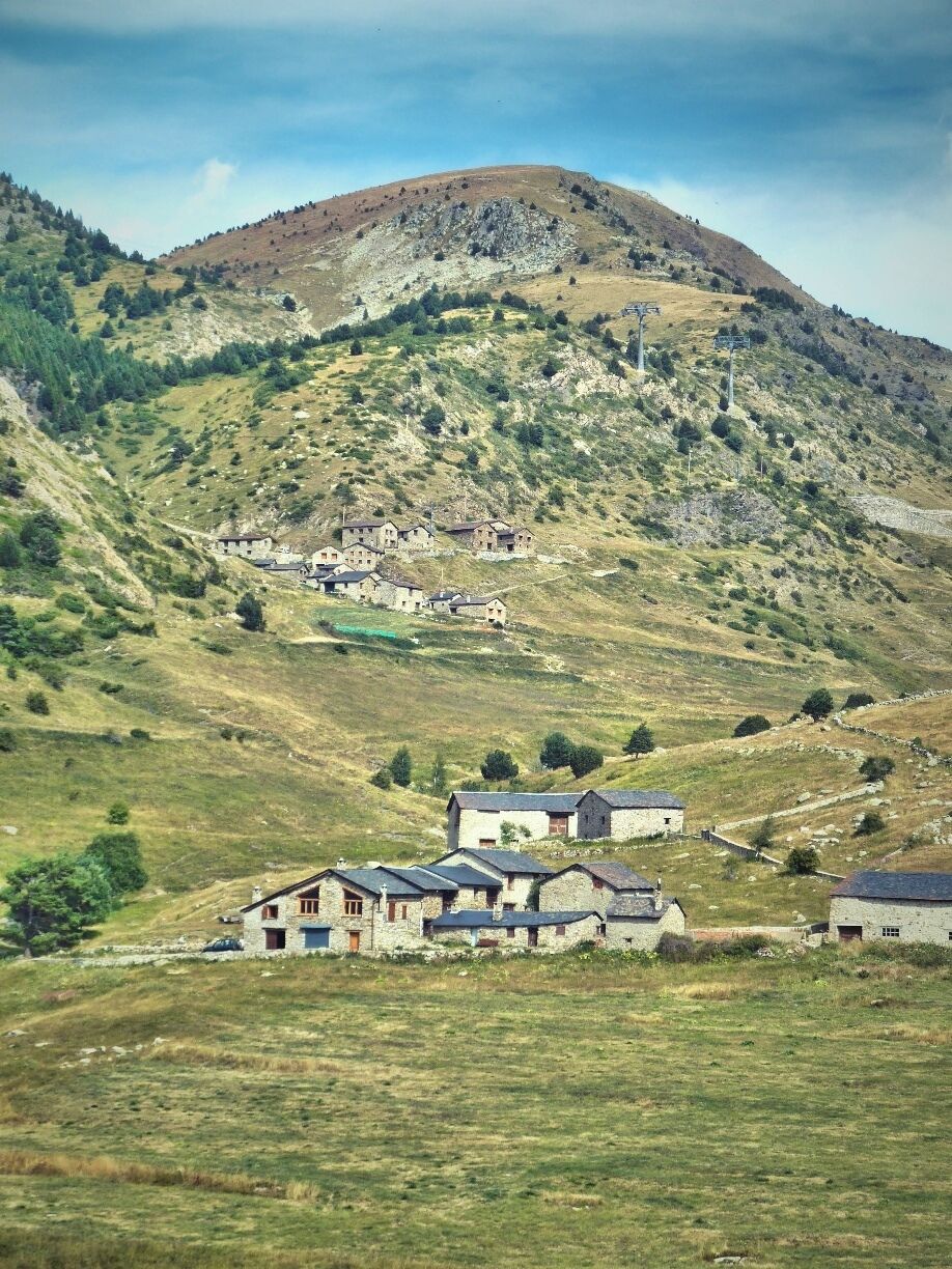 On my last trip to Andorra I wanted to get lost, far from the shopping area. Luckily I found Canillo...