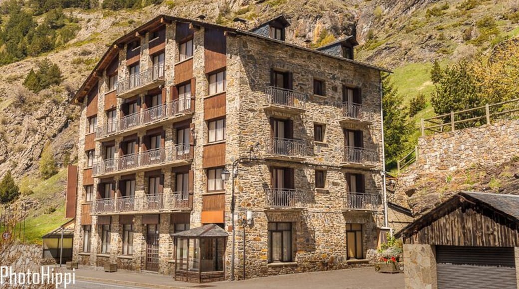 Stone houses in Canillo, a ski village just before Andorra. Almost a ghost town out of ski season
#Andorra #travel #travelphotography