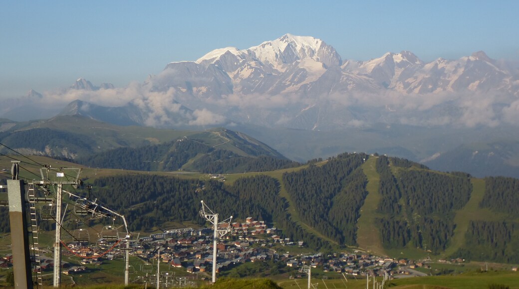 les saisies et le massif du mont blanc depuis le mont bisanne