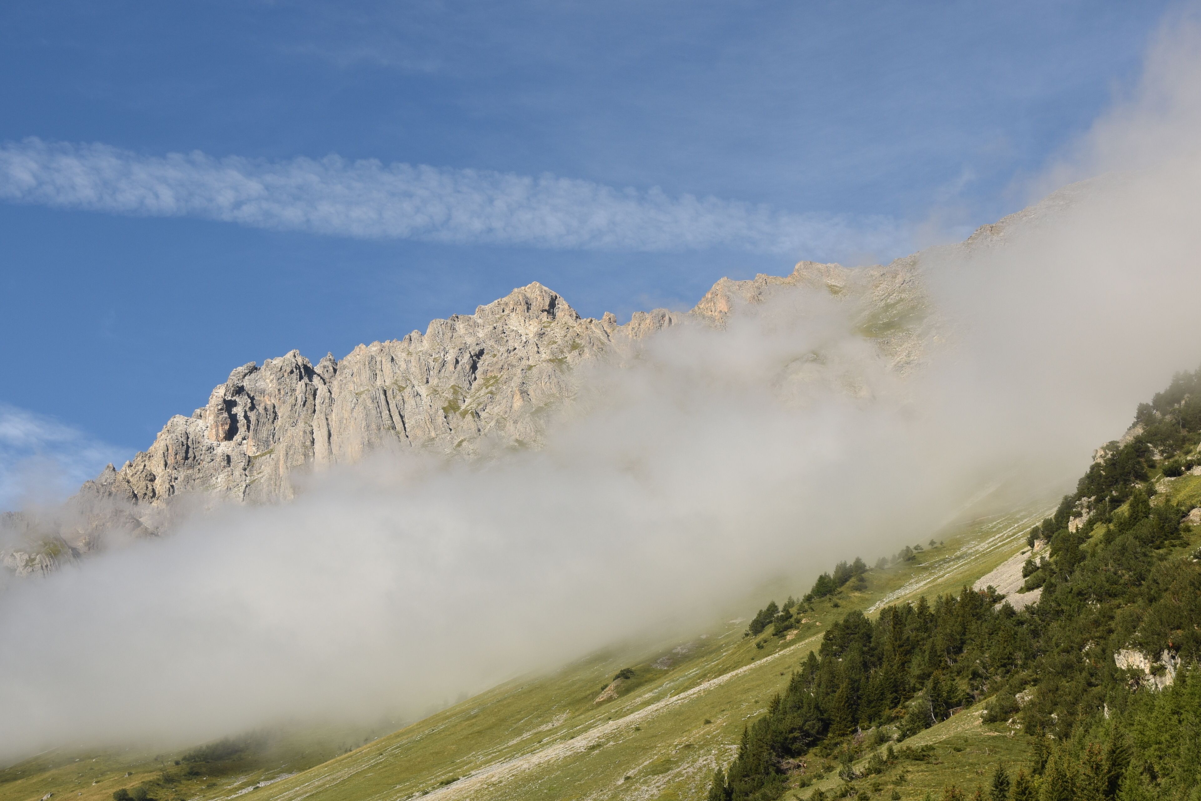 NEBLINAS Y MONTAÑAS