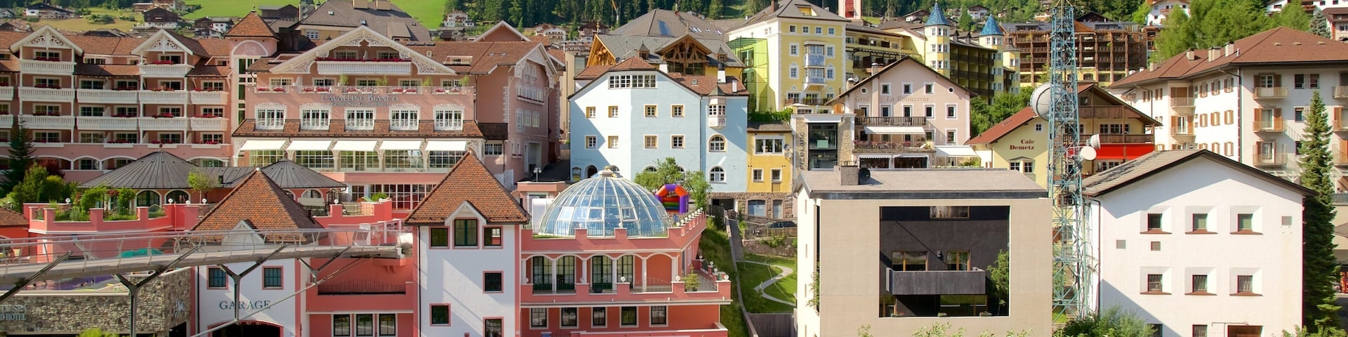 Ortisei showing a small town or village