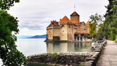 Chillon castle autumn view on Geneva lake