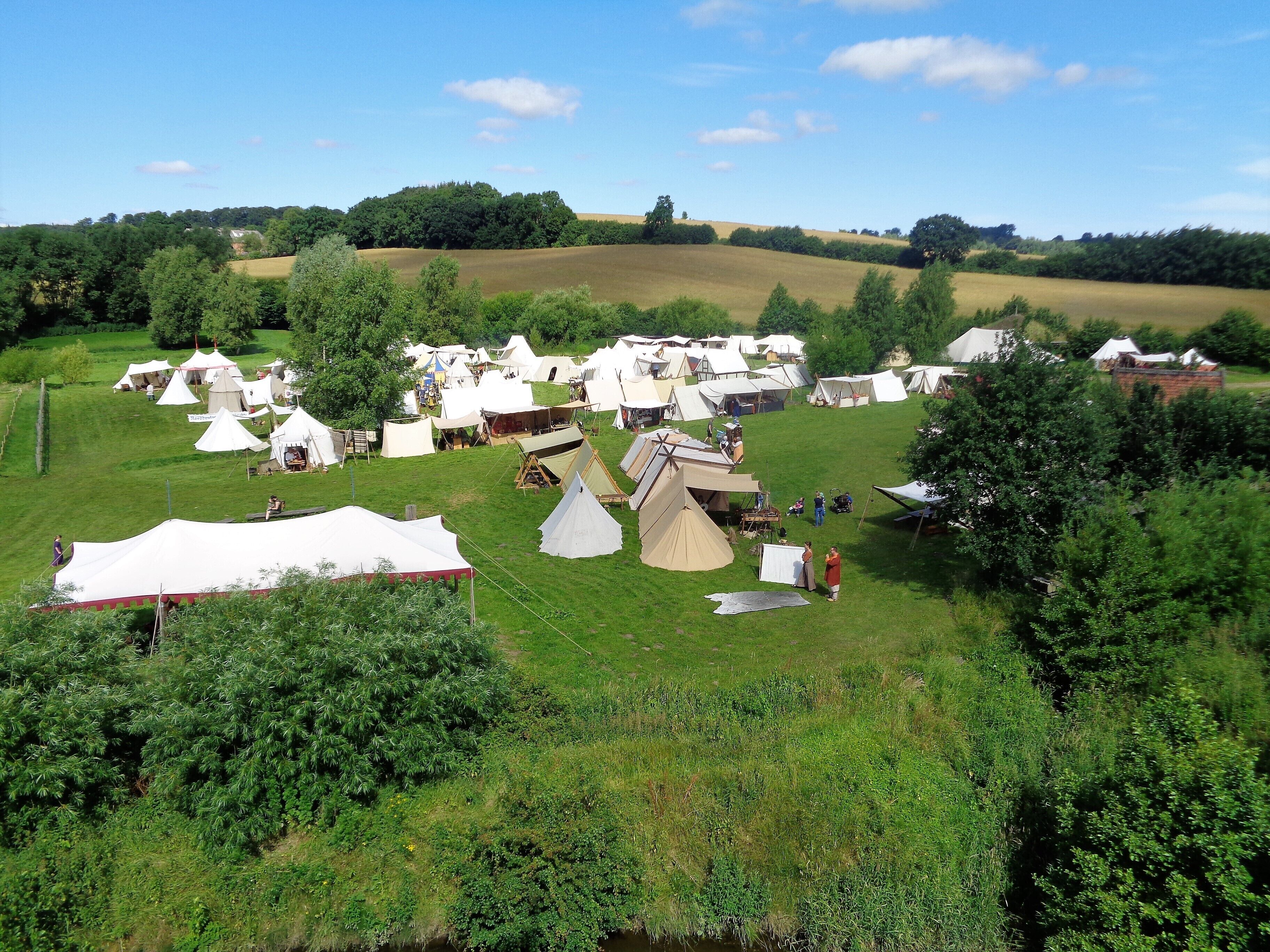 Der Markt „Mittelalterey“ nahe der Turmhügelburg Lütjenburg.