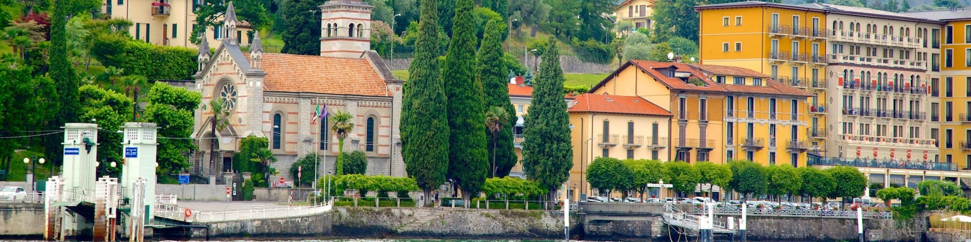 Cadenabbia ofreciendo una marina, vistas generales de la costa y una ciudad costera