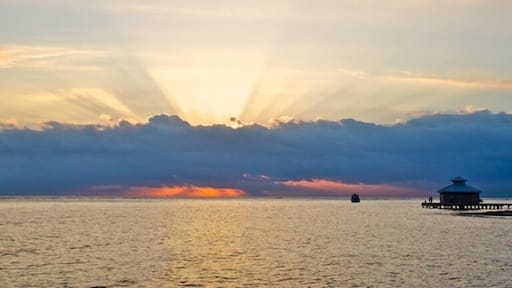 Perfect sunrise. Spent a quiet hour during this magnificent view.