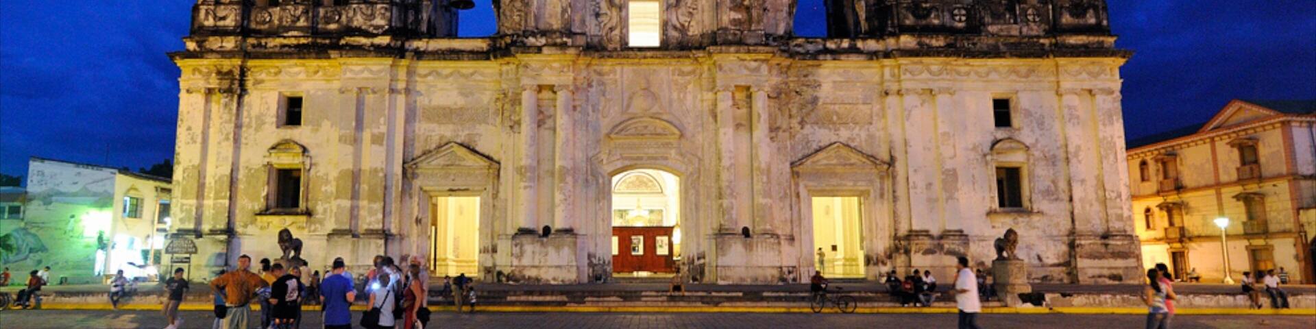 León showing a city, night scenes and heritage elements