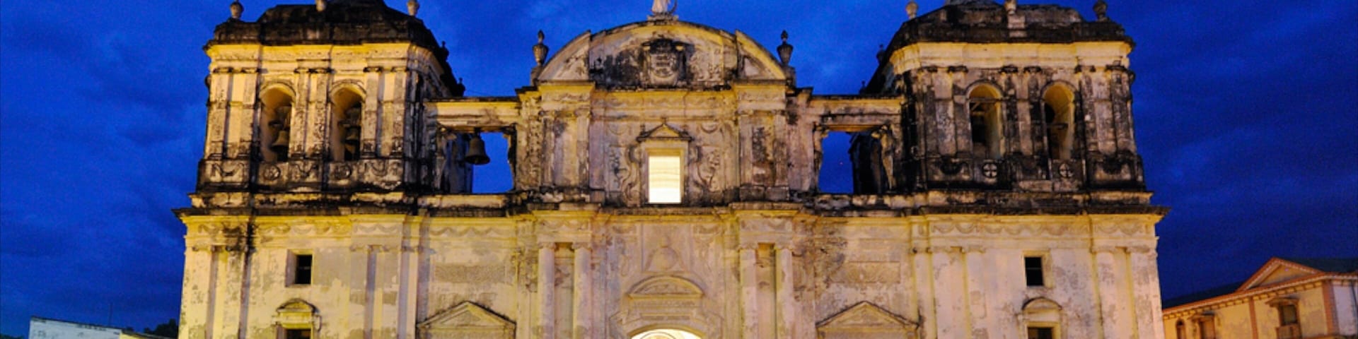 León showing a city, night scenes and heritage elements