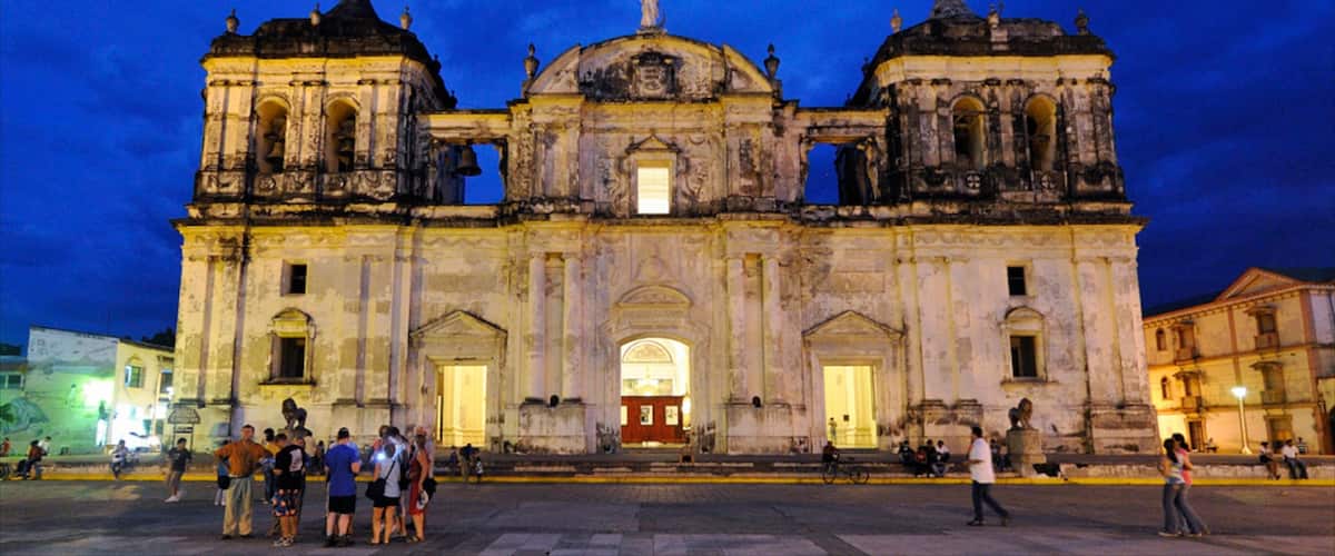 León showing a city, night scenes and heritage elements