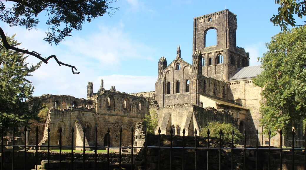 Kirkstall Abbey - my friend and I were so excited to see an old rundown building that we photo-whored this place. #architecture #leeds #england #InStone