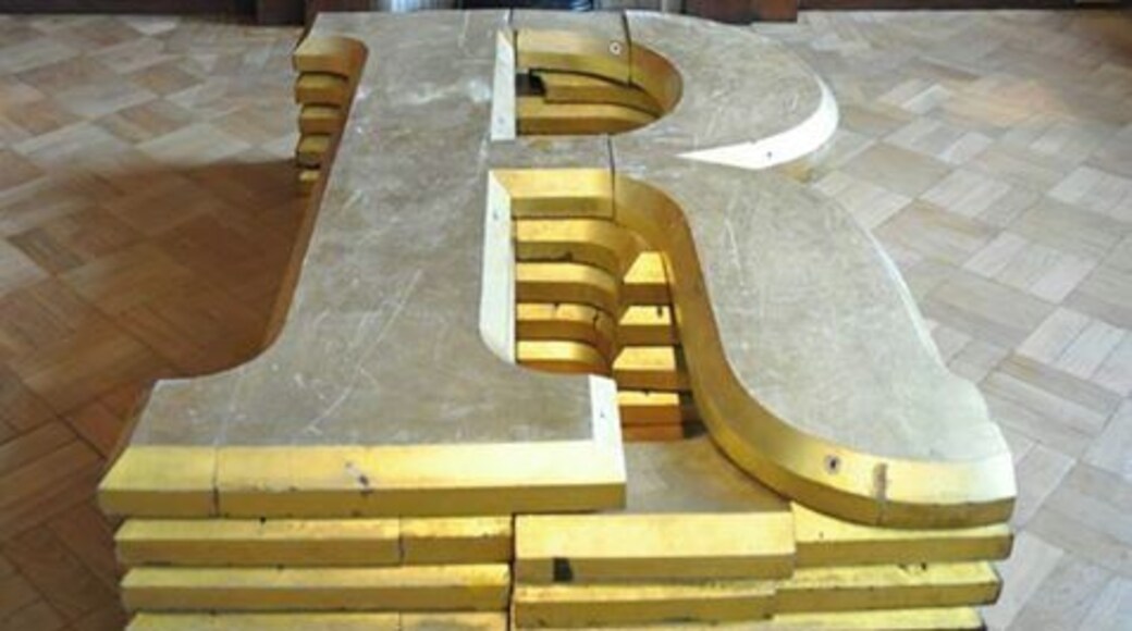 The old Tetley Brewery signage.
The Tetley Brewery was founded by Joshua Tetley in 1822, the Tetley name represents one of Leeds’ oldest manufacturing dynasties. For over 200 years the name Tetley has always had a strong link with the city.
Consequently the brewery site has important social and industrial significance and the brewery and its people have contributed greatly to the rich history of the city.
In 1822, Joshua Tetley leased a brewery in Salem Place, Hunslet for £400. Joshua Tetley and Son was created in 1839 when Joshua made his son, Francis William a partner. Construction of a new brewery began in 1852 and by 1860 Tetley was the largest brewery in the North of England. By 1875, annual beer production had reached 171,500 barrels.
In 1931, the art deco Tetley headquarters building was erected. In 1954 Sheffield’s Gilmour Brewery was acquired, along with 500 tied houses. Tetley’s position as Leeds’ largest brewer was confirmed in April 1960 when it announced a takeover of Leeds’ Melbourne Brewery.
In 1961 Tetley merged with Ind Coope of Burton upon Trent and Ansells of Birmingham to form Allied Breweries, then the world’s largest brewing conglomerate. At its height in the 1960s, the Leeds Brewery employed a thousand people. The brewery became the world’s largest producer of cask ale during the 1980s. In 1998 Tetley was taken over by the Carlsberg Group.
The Leeds Brewery was closed in 2011, and demolished in 2012, with production contracted out by Carlsberg to breweries in Wolverhampton, Tadcaster and Hartlepool. Tetley retains its links to Leeds through sponsorship of its two main rugby teams Leeds Rhinos and Leeds Carnegie, and through The Tetley, which recently opened in November 2013, exhibiting up and coming artists.