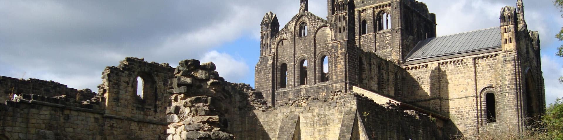 the abbey is located in Leeds city the abbey like most in the north of England was destroyed by Henry the 8th.
once you have been round the abbey there is the abbey museum at the other side of the road with it little cobbled streets.